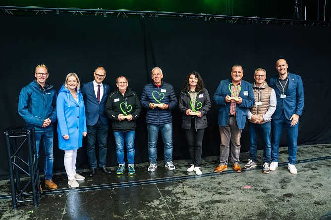 Auszeichnung in Oberhof mit dem Gr&uuml;nen Herzen (Foto: Peter Hollek/TSK)